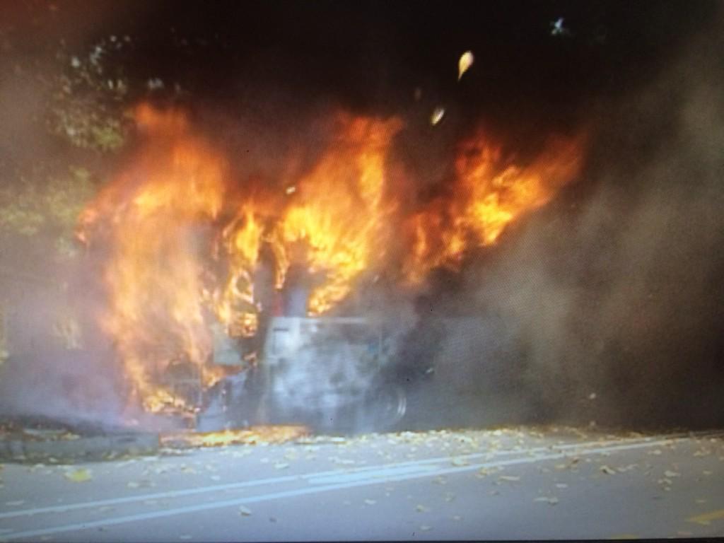 ClareBarnes_10's tweet photo. A public bus bursts into flames on the Strand @7LocalNewsTSV http://t.co/8J4dv3keWn