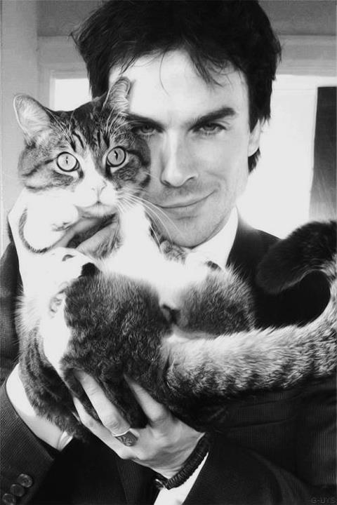 Hace 36 años nació uno de los hombres más talentosos, sexis e increíbles de la vida.
Happy Birthday Ian Somerhalder 