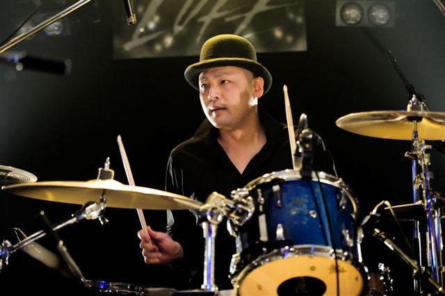 natalie_mu's tweet photo. ドラマー・KAZI主催企画にTHE JUNEJULYAUGUST、PLASTICZOOMSら http://t.co/xa6KYr1e8T http://t.co/W3TQQvhpoK
