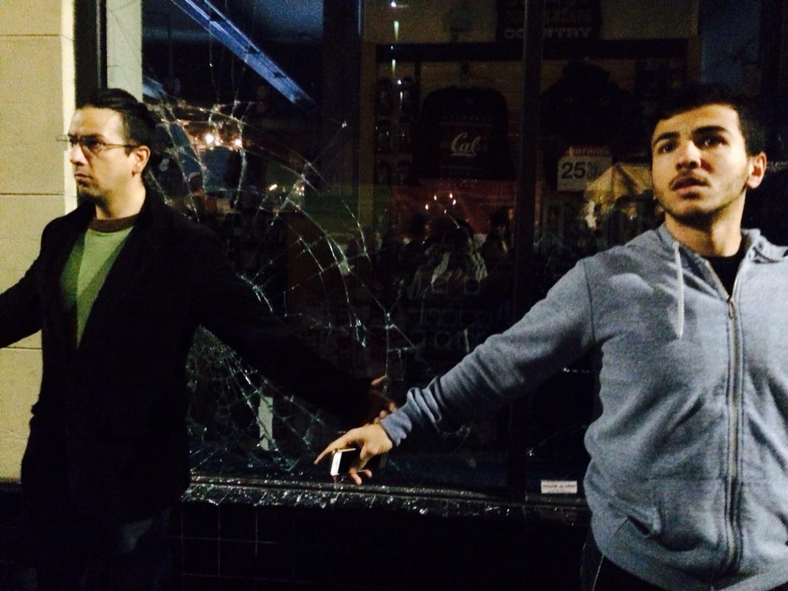 jessielauwrites's tweet photo. Protesters protect windows of Cal Student Store, which are now cracked #berkeleyprotests http://t.co/4OP6Eke6El
