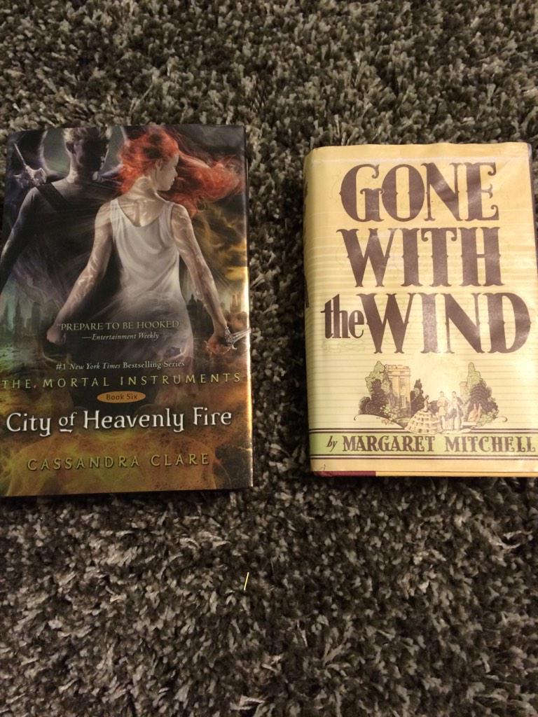 FoxTales17's tweet photo. Day 7: longest book. 
Longest book I've read: City of heavenly fire
On shelf: gone with the wind #books http://t.co/hTQBFP4LC8