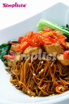 #CumaAdaDiRumzat Mie Hongkong! Mie nya spesial kecil lembut dan gak bakal ada di tempat yang lain. Level pedas:0-3