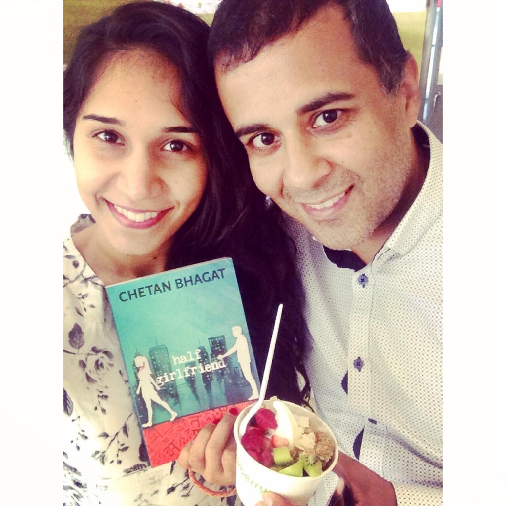 riminique's tweet image. Meeting one of the most talented authors in India, @chetan_bhagat. Thku for the froyo n book ! #onelessstranger