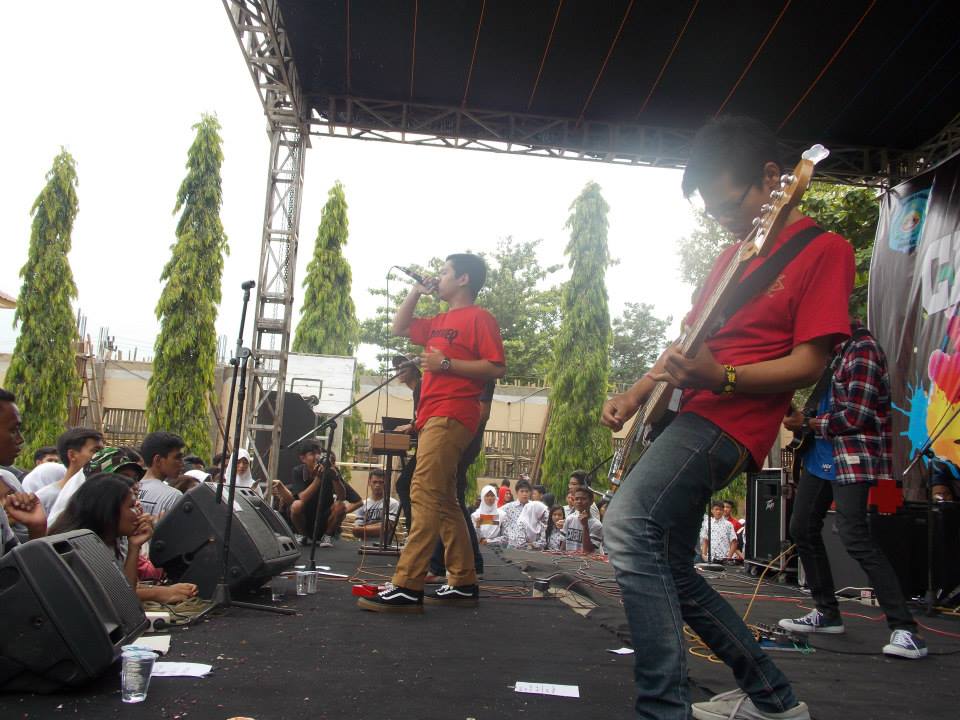 Ossmanda_2015's tweet photo. #REVOLUTION @OSMO_official @anisa_prili @hanna_widya @dhiniardhiani @havid_kotak http://t.co/HOSJPNmTMe