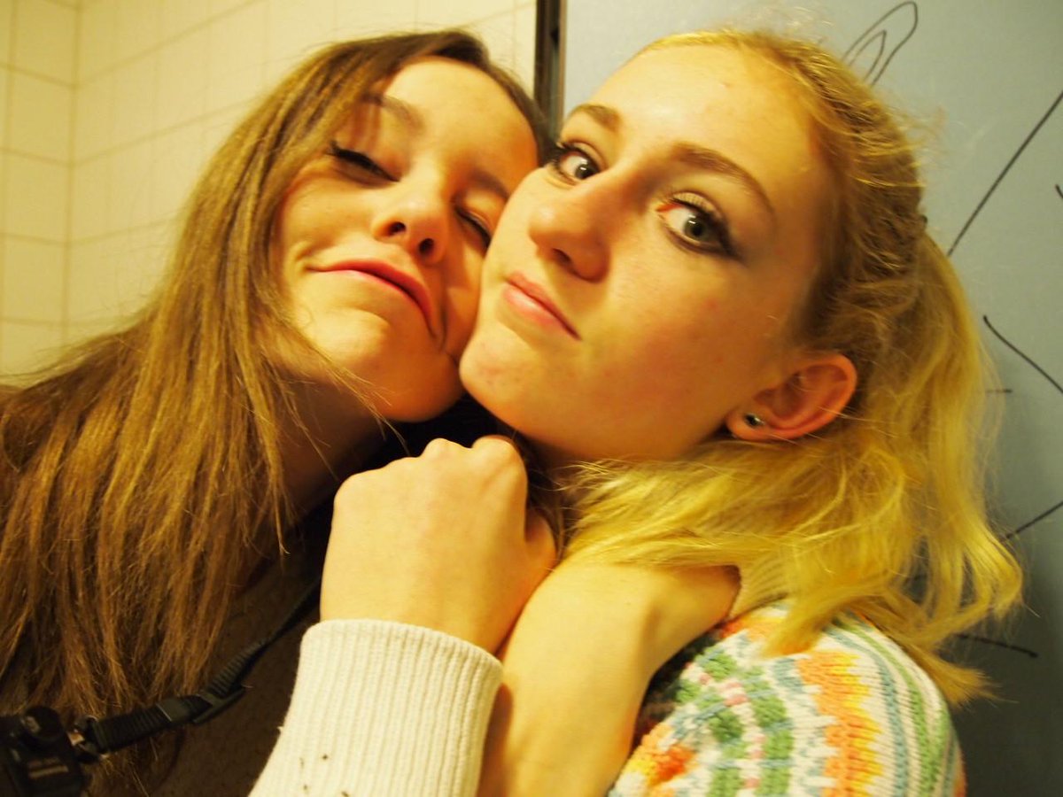 achter de rits tweet media