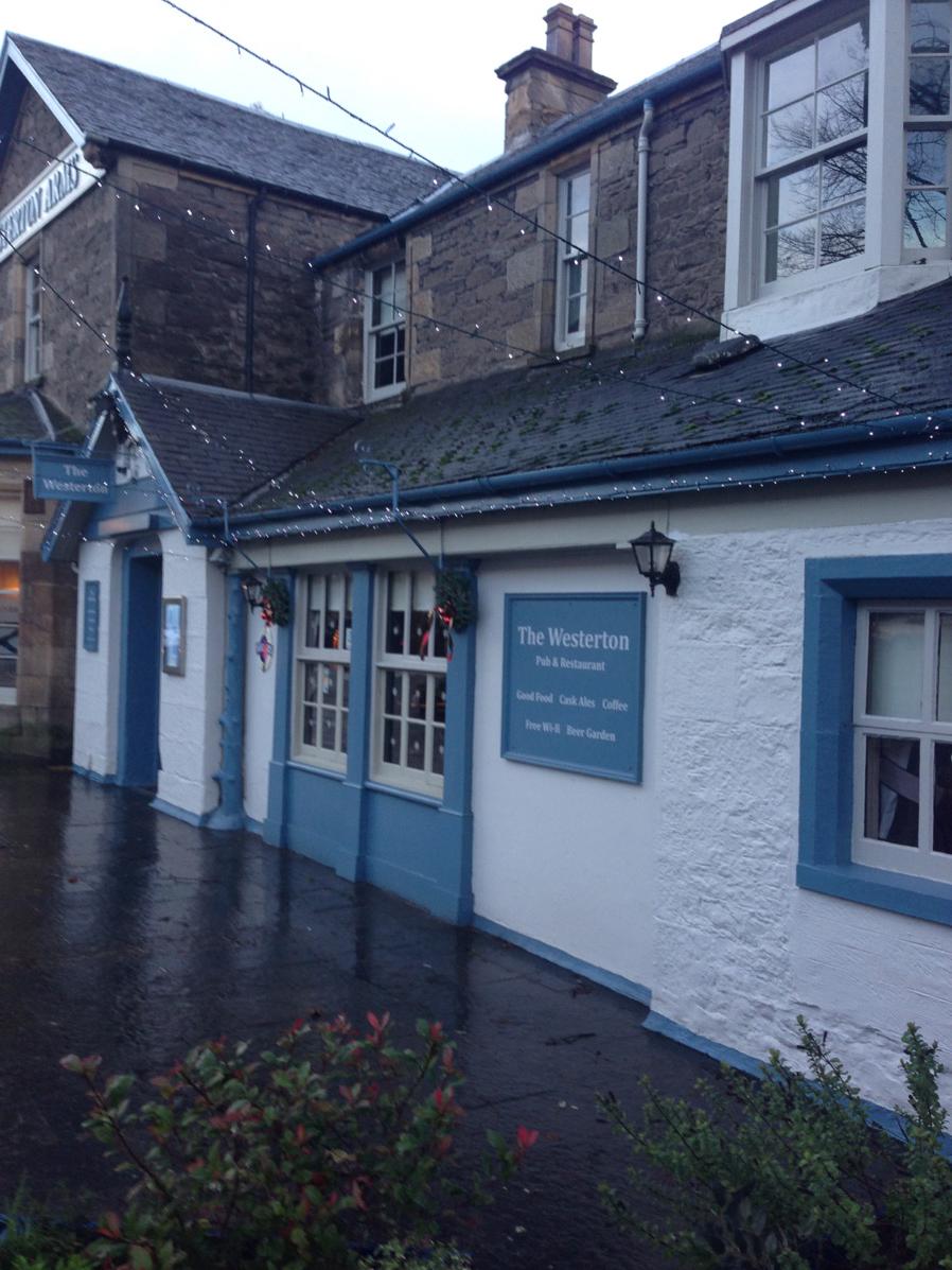 bridgeofallan1's tweet photo. Nice festive day in #bridgeofallan yesterday #qualityretail Steal pie lunch today at the Westerton? http://t.co/mLPN1rvfLC