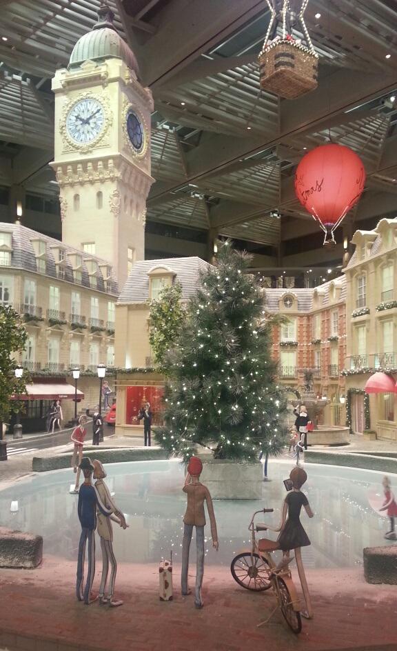 Keep it up. #shoppingmall #decoration #photo #HK #landmark. the tiny people skiing gracefully in the mall!