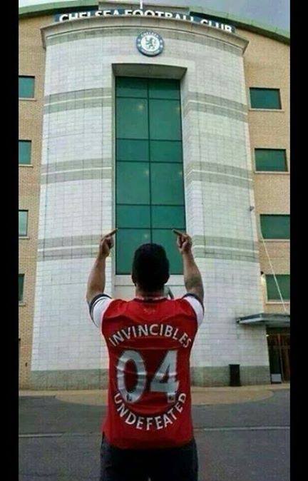 TransferSite's tweet photo. An Arsenal fan after Chelsea's defeat to Newcastle.  http://t.co/GeYVXySwc5