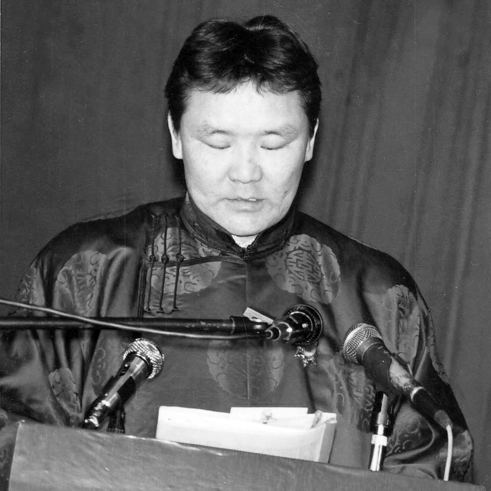 Би ардчиллын тэр өдрүүдийг эхнээс нь ярихаар шийдлээ. Ардчиллын 13-ын долоо нь НАХЯ-ны мэдээлэгч байв. Дарь.Сүхбаатар