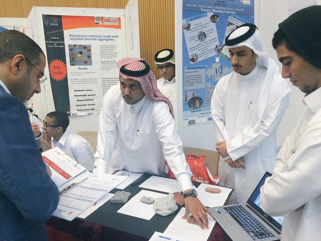 QUYScenter's tweet photo. #Ternary_Blending #Concrete creative #product ideas discussed with #IDM judge #SemiFinal #8thCycle #QatarUniversity http://t.co/Np3an7bIOY