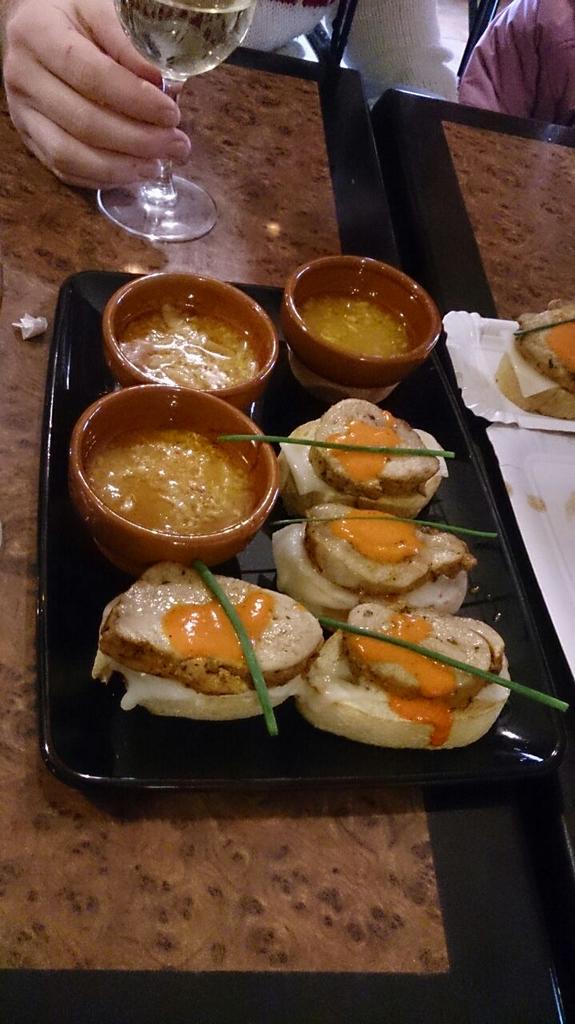 maryobeli's tweet photo. Ganadores del #Cogeces #Tapas enhorabuena @traburguer @pequeusca8 y #pub65 👏👏👏 @BebidaYTapa @destinocyl http://t.co/MPWCBXDkCZ