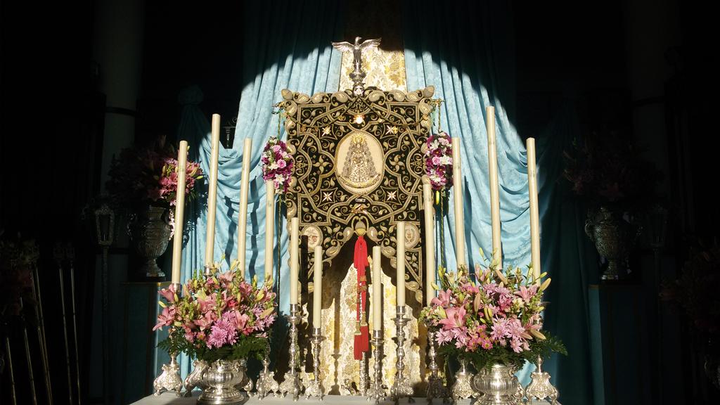 ROCIODEGINES's tweet photo. El Simpecado ya está en la Casa Hermandad. A las 11 tenemos Eucaristía en el Santuario. ¡Viva la Virgen del Rocío! http://t.co/v1e7GcYiJU