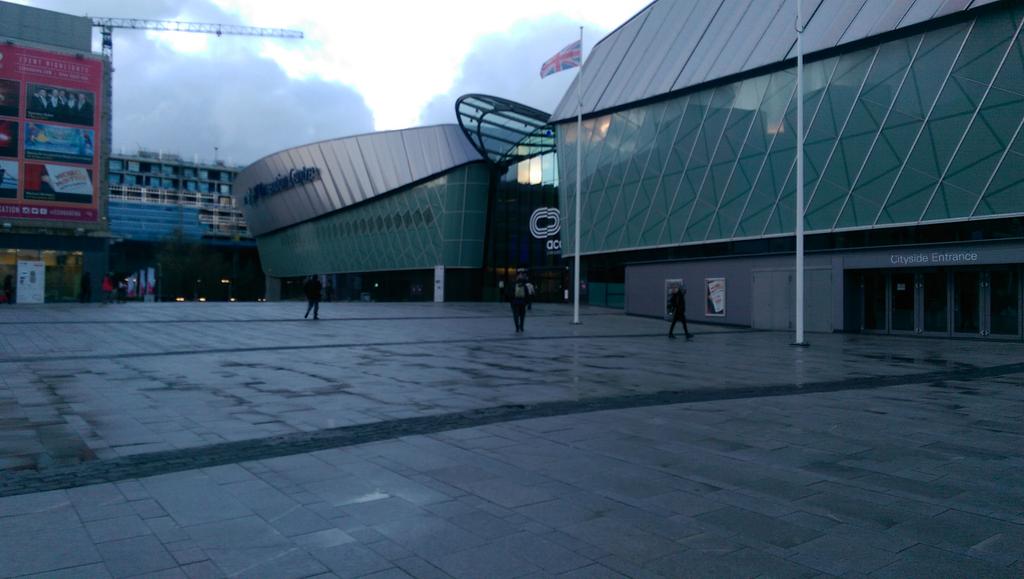 Ahmed_Aboulnaga's tweet image. Can't find the conference center? Just follow the geeks! #UKOUG_Tech14 has begun! #egoug