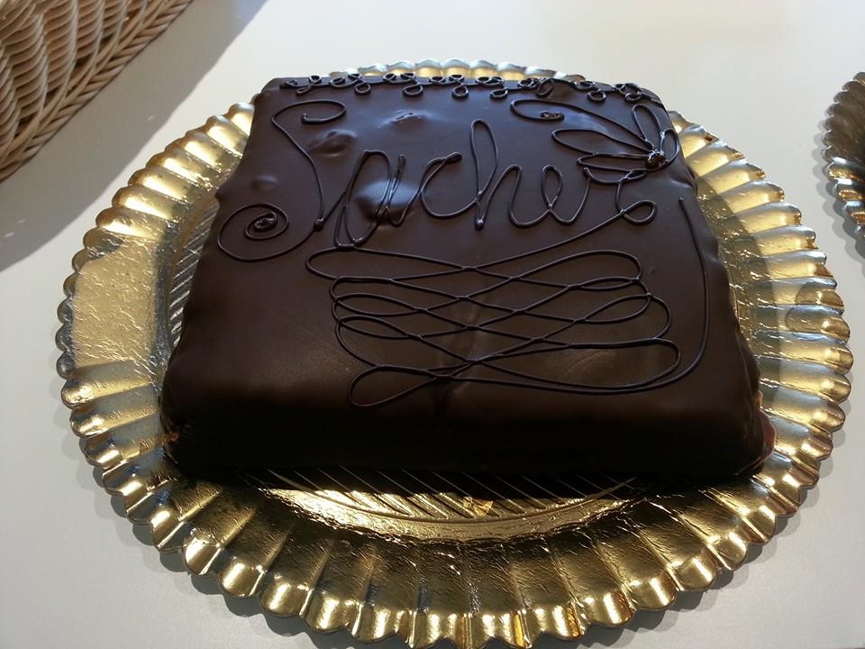 Zero_Glu's tweet photo. I nostri #dolci! #tronchettodinatale #sognidipastafrolla #biscottinatalizi #sachertorte http://t.co/yRKMauvEEo