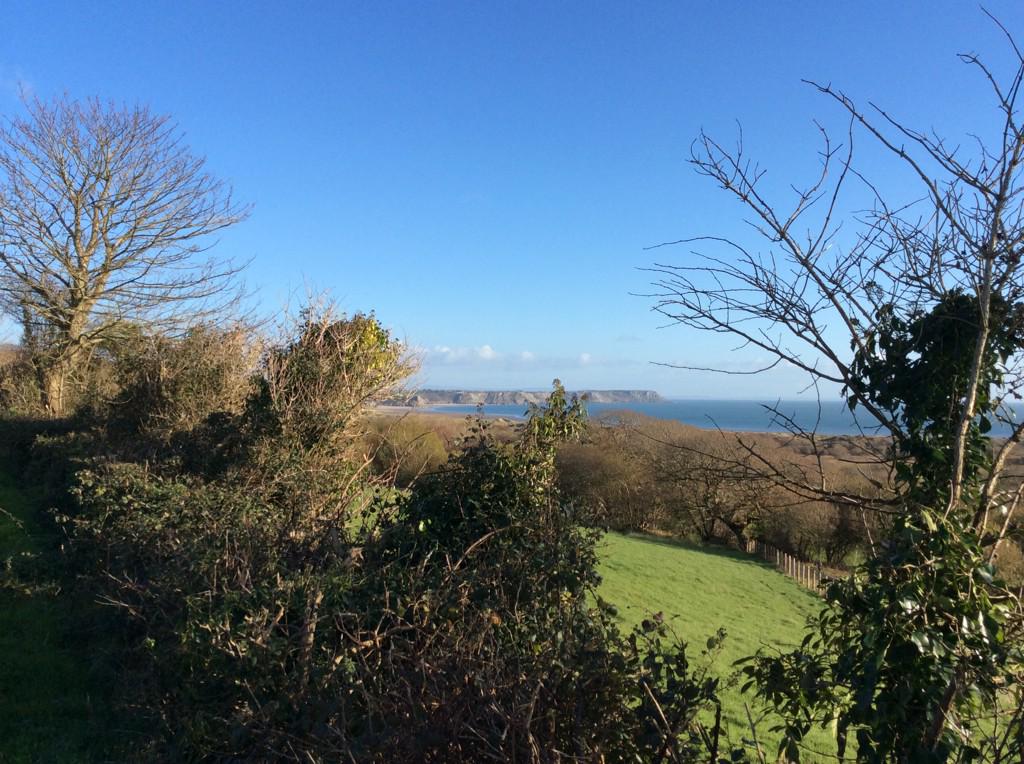 Frosty but beautiful in #Gower this morning. Book your winter break with us haelfarmcottages.co.uk #SwanseaBayMoments