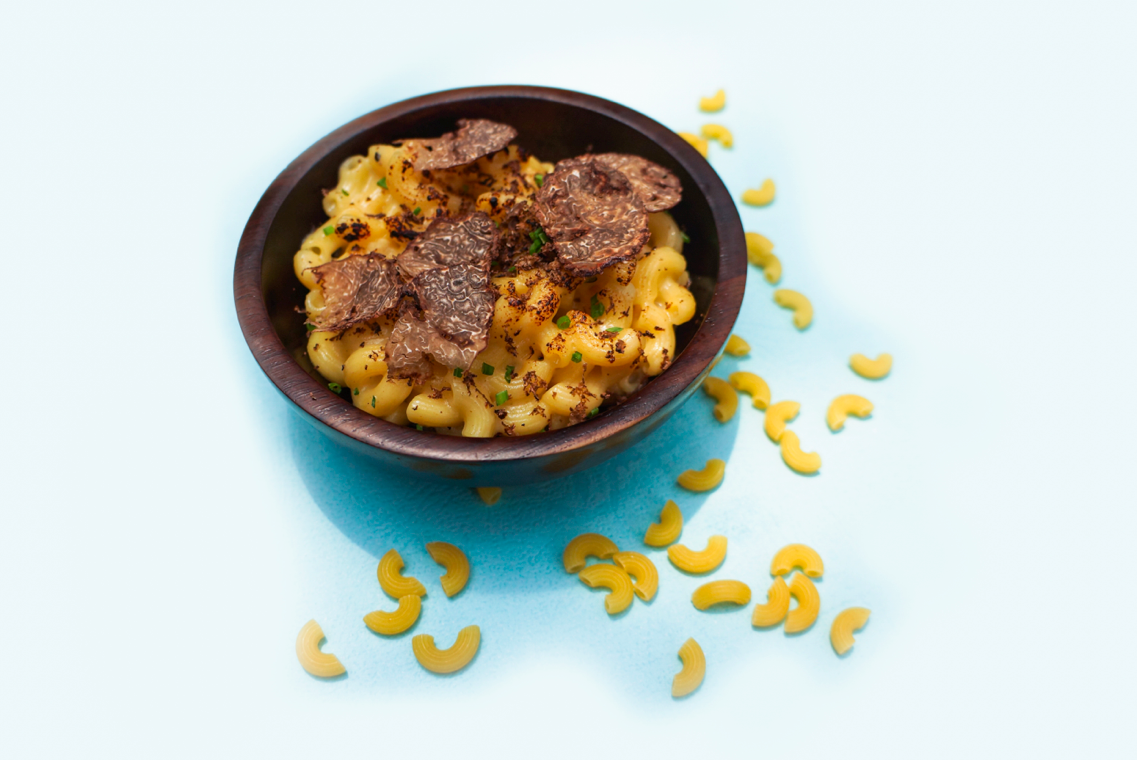 This gloomy weather is the perfect excuse for an indulgent, comforting Truffle Mac N Cheese.
