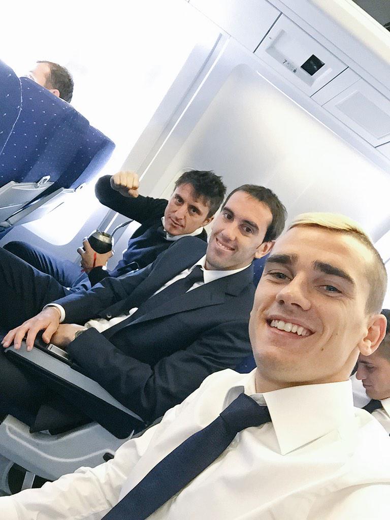 Atleti's tweet photo. ¡El avión está a punto de despegar! #AúpaAtleti #Ucl #JuveAtleti RT @AntoGriezmann: Direccion Turín http://t.co/ytIGSw1RVl