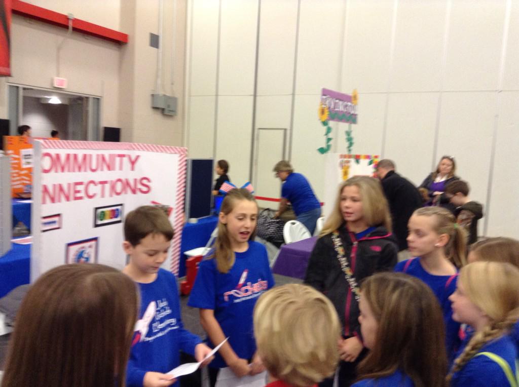 KateWintuska's tweet photo. @JresRockets are at Diddle & ready to share Community Connects & Google Drive! #STLPFallShowcase @STLPKentucky http://t.co/DCaLlcc7sn