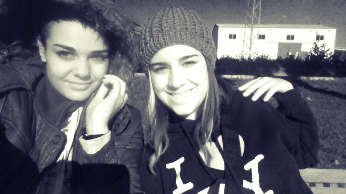 loisld's tweet photo. Niña que rollito tienes @MariaCardonaaaa http://t.co/rJBtluehRz
