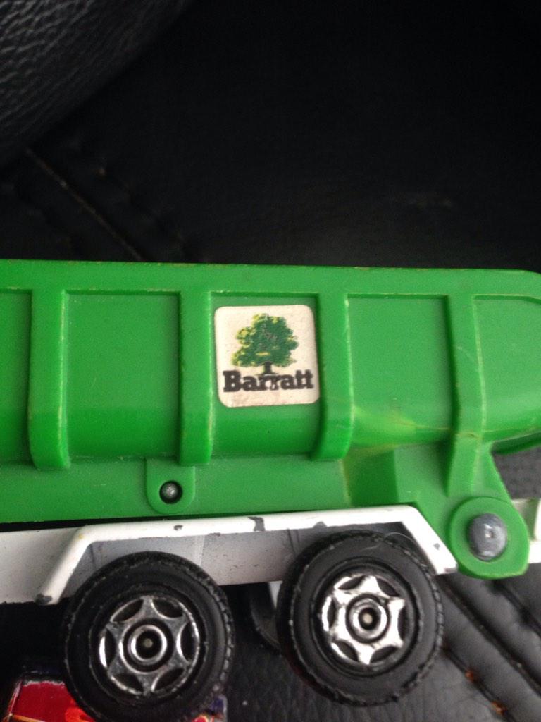 drewamdtash's tweet photo. @Barrattplc - is this your old logo, maybe from the 80's? http://t.co/SRhlbTmdgh