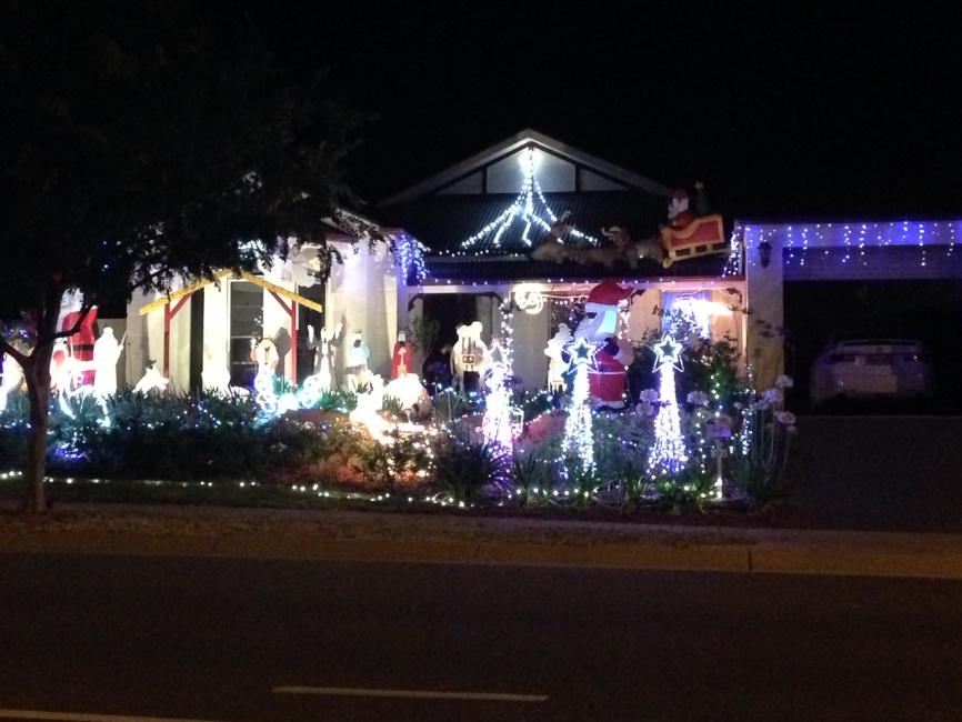 FleurieuLiving's tweet photo. Christmas Crazy at Seaford! #christmaslights http://t.co/sIvbcmZ4Ek