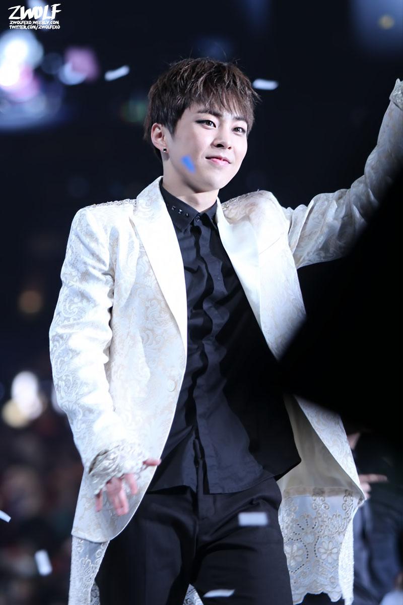 zwolfexo's tweet photo. #XIUMIN 141204 MAMA IN HONG KONG (Please don't edit &amp; cut the logo,No commercial use) >http://t.co/JS3kVCs4kG http://t.co/S304psZSxz