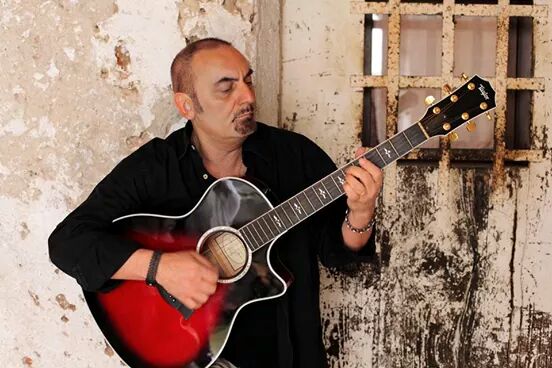 SaraNesti84's tweet image. You Was a fantastic singer ITALIAN. Mango hes Dead this NIGHT during your concert i'll love you. RIP #BigSinger