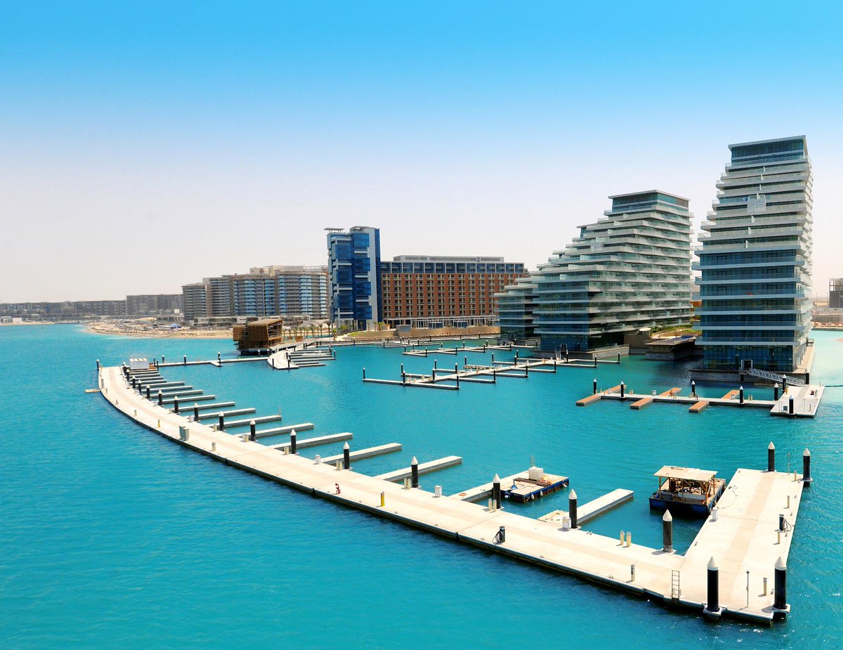 Al Bandar Marina is a must visit! Check out restaurants with views of <a href="/yasisland/">Yas Island جزيرة ياس</a> and Abu Dhabi's skyline #InAbuDhabi