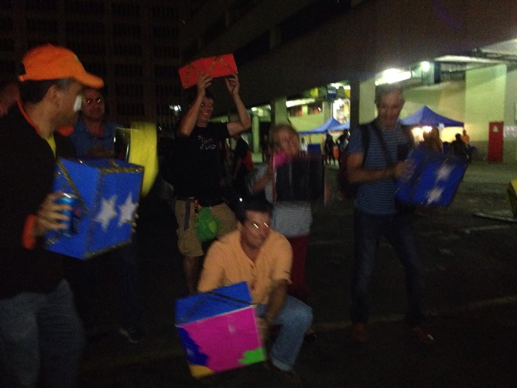 GaitasCSB2's tweet photo. Tenemos que agradecerles a todos esos papas gaiteros que estuvieron ahi, cada dia, cada noche! http://t.co/QbpAFn3oiq