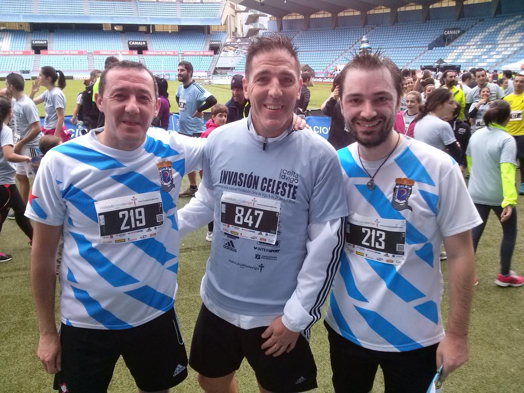 1923NOS's tweet photo. Moi grandes os NOSos rapaces na #InvasionCeleste hoxe con Berizzo no vello Balaídos. #Puerta1923 http://t.co/iUyw0yQ7e6