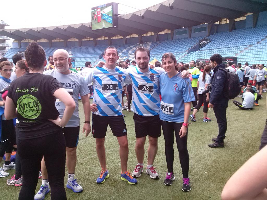 1923NOS's tweet photo. Moi grandes os señores Kaki, Filipe e Rebeka que o deron todo tamén na #InvasionCeleste. #Puerta1923 http://t.co/5W7GuyjccZ