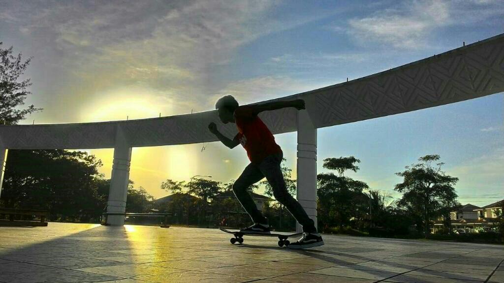 RuffyRaider's tweet image. Beautiful sunsets... street cinema skateboarding ╯﹏╰