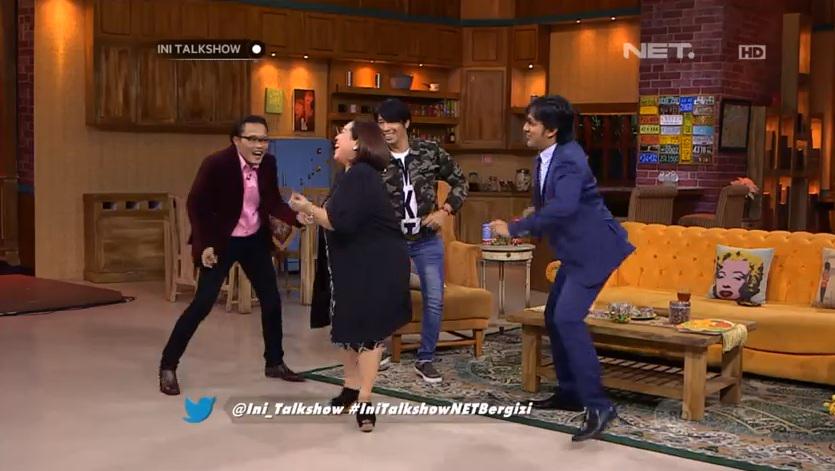 mdtvindonesia's tweet photo. Pada kesenengan dapet teh bohay buatan Neng Maya, sampe joged-joged heboh... @Ini_Talkshow #IniTalkshowNETBergizi http://t.co/iZU2i5daGZ