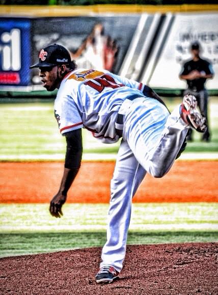 Gigantes_Fans's tweet photo. El lanzador Joely Rodríguez ( @joely_14  ) en acción durante el partido de ayer. http://t.co/ipS1K7HGIl