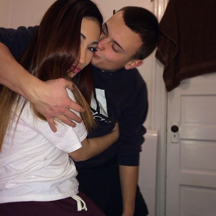 brianablove's tweet image. VOTE FOR US GUYS👫💪💍 #8thgradeprom #tosenioryear #allfouryears #neverbreakingup