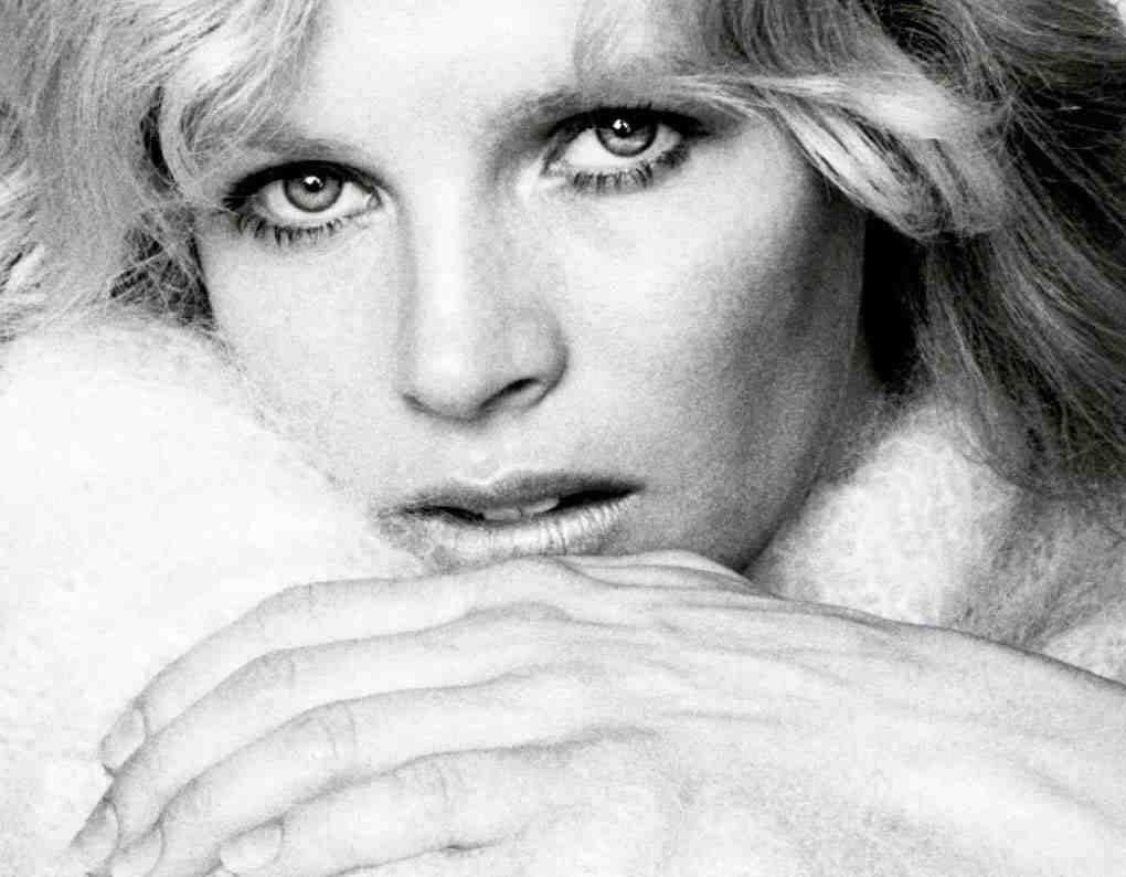 Happy Birthday to Bond Girl Kim Basinger. Advocate for panic attack sufferers: nice one Kim
 