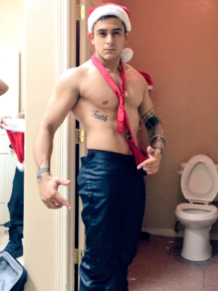 MenOfSesuction's tweet photo. #Christmas #Aragon #ApolloMaleDancers http://t.co/knFwNu9fP9