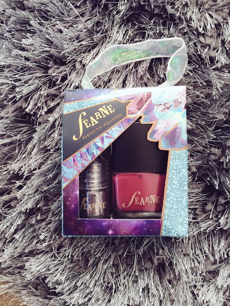 DanniLMason's tweet photo. Can't wait to try this nail varnish by @Fearnecotton 💅😊🎄 #nailvarnish #christmas #glitter http://t.co/OtPGM4Q7PJ