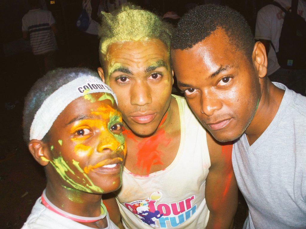 001roddy's tweet photo. @jewelmagzw @ColourRunZW #ZimColourRun http://t.co/KNahNk0tUX