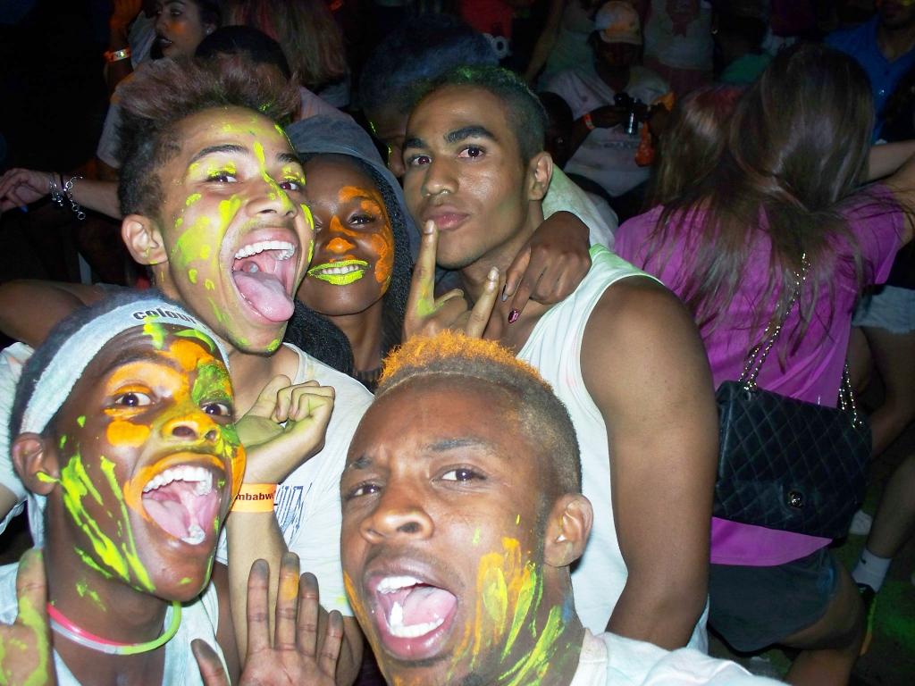 001roddy's tweet photo. @jewelmagzw @ColourRunZW #ZimColourRun http://t.co/KNahNk0tUX