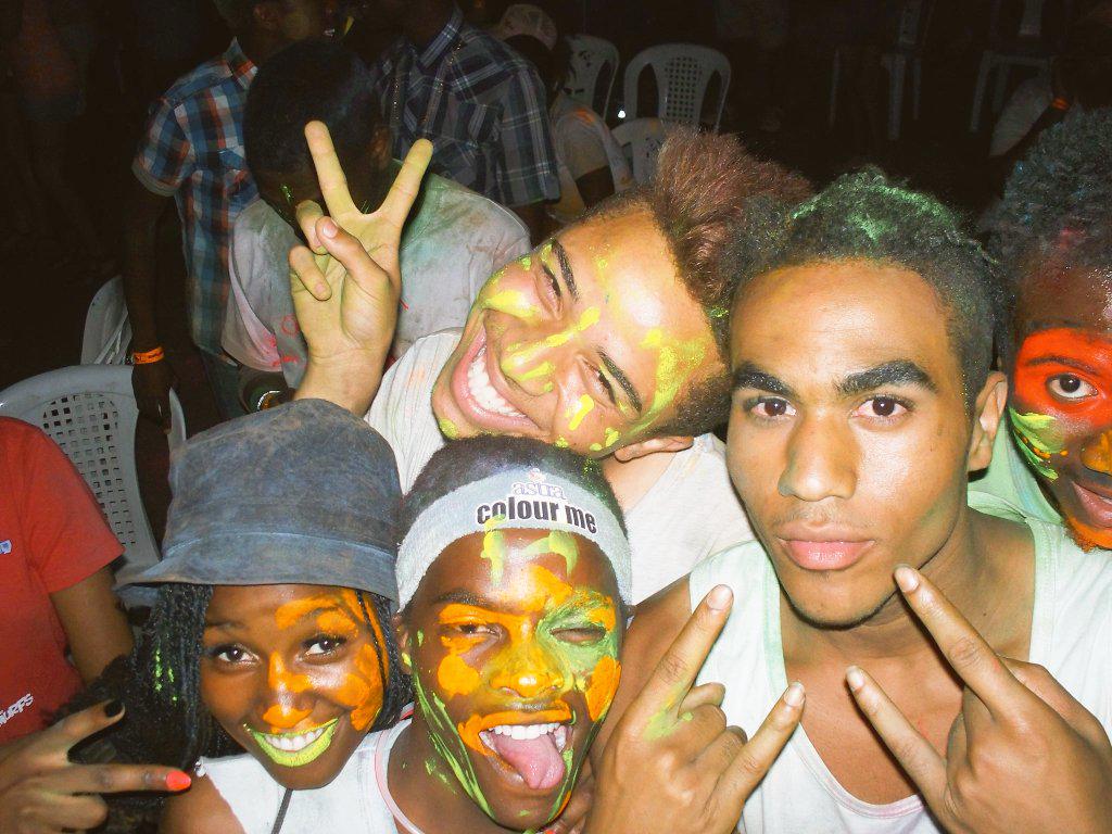 001roddy's tweet photo. @jewelmagzw @ColourRunZW #ZimColourRun http://t.co/KNahNk0tUX