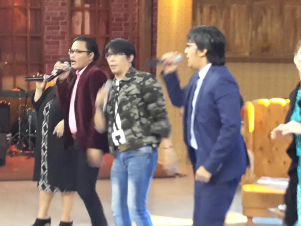 ariehensem's tweet photo. Hajarr"@ChiqoBenden: Bapak bapak senior :) @Ini_Talkshow #IniTalkshowNETbergizi @newsuleprikitiw @andretaulany74 http://t.co/GvkB1zmCUX"