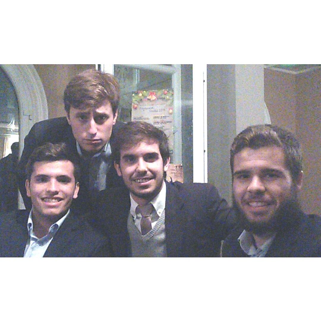 jsavi23's tweet photo. Amigos para todo una vida http://t.co/RbZWVXmJu6
