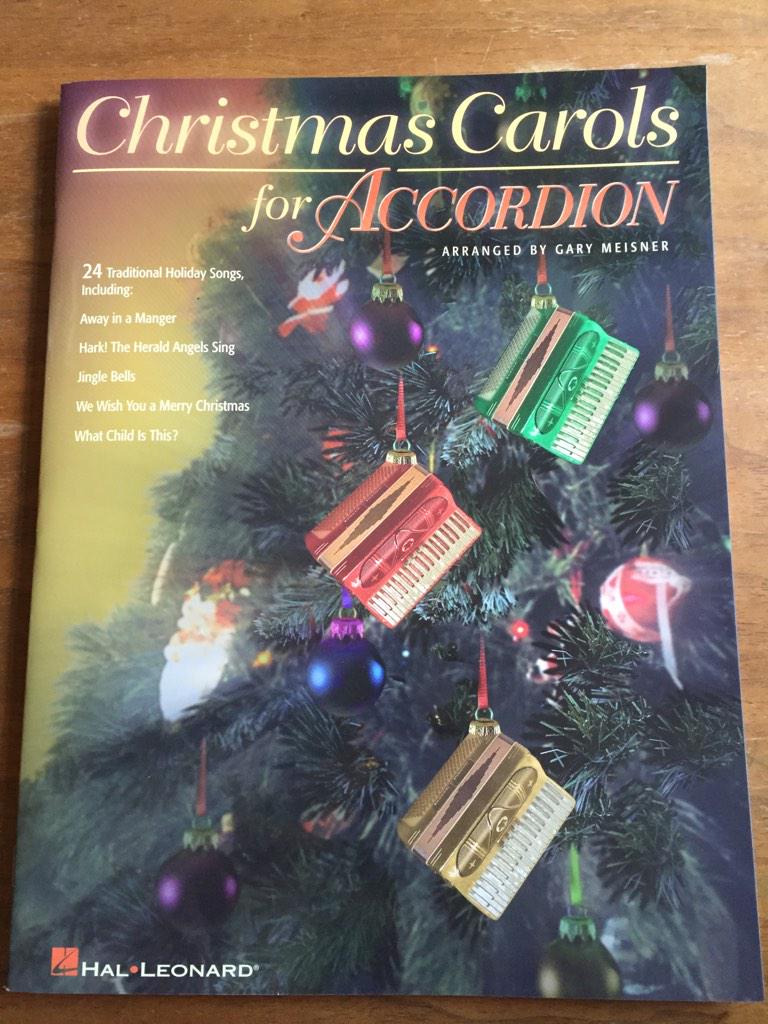 SpattMith's tweet image. @RyMusikOfficial @mikedixonmusic christmaccordian in your face!