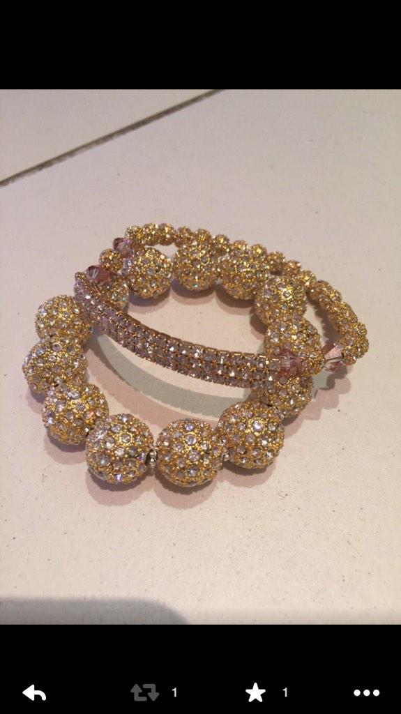 jinkksy's tweet image. Christmas treats #giveaway x 2night I'll be giving away a Jinkksy gold set x RT X X  x x  at 9pm 🎄🎄🎄