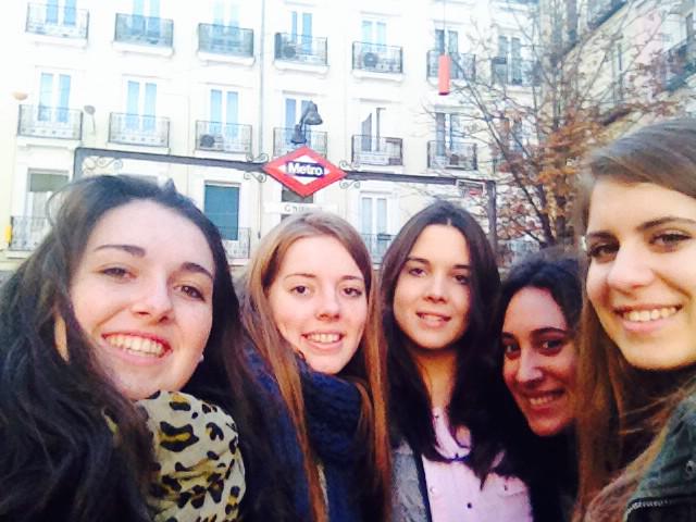 sofiadiecisiete's tweet photo. Comiendo en chueca http://t.co/2dJ0IlS6fC