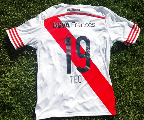 ElMasGrannde's tweet photo. La camiseta de Teo Gutiérrez se va entre todos los que hagan #RT y sigan a @CARiverPlate. http://t.co/IbInZTS2K2