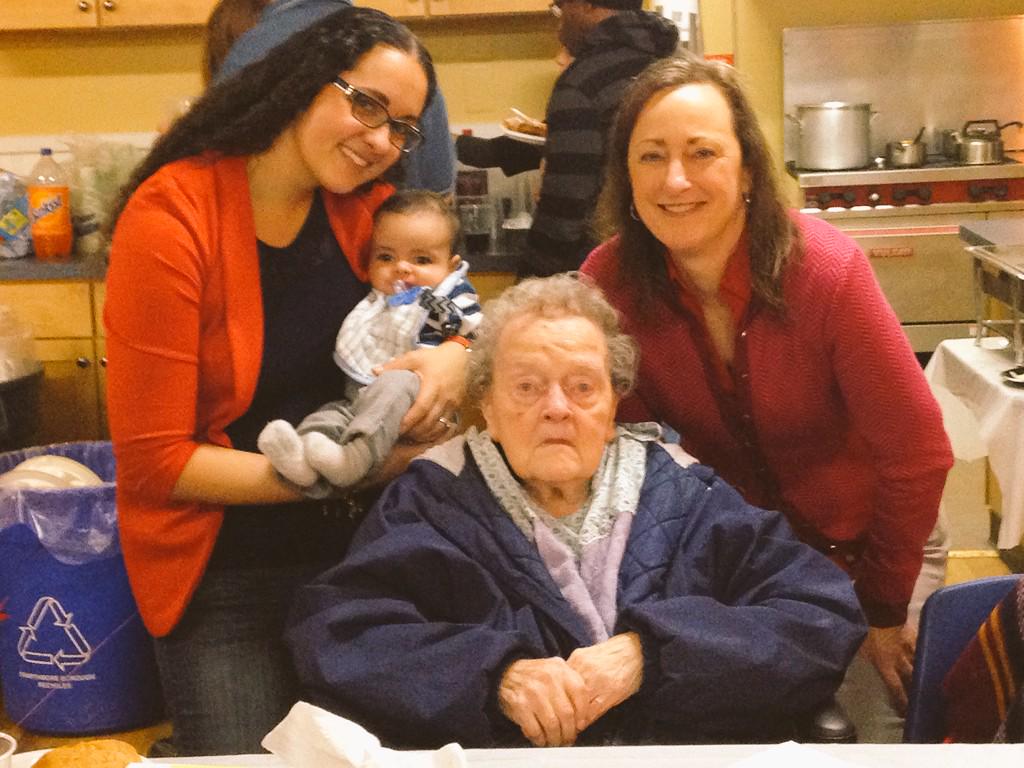 KaraGraciani's tweet photo. 2014 Varrasse Family Christmas party #cousins #jorgelucas http://t.co/gZdC16IFry