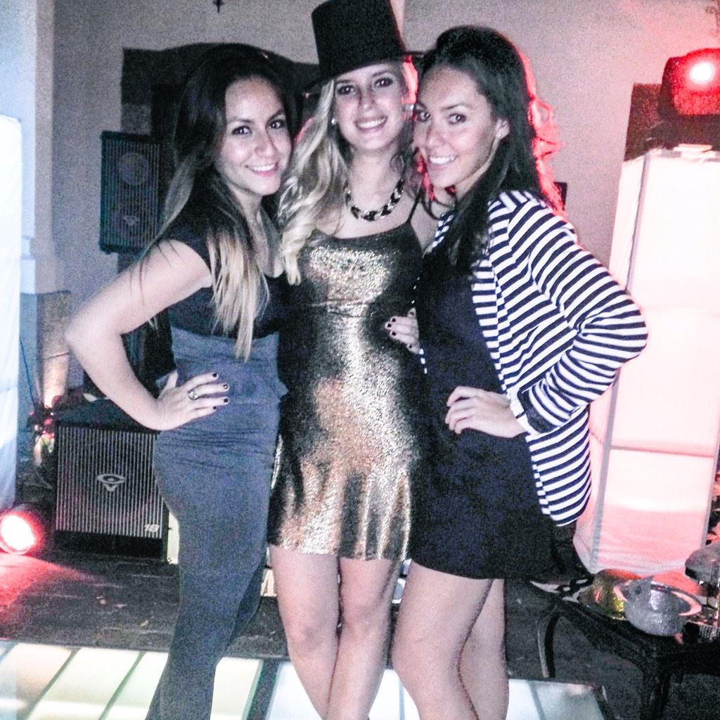 LauGallareta's tweet photo. Como las quiero mis reinas .. !! @Plahera  @claudialahera @raqelin87 @paolaaivar 😁❤️ http://t.co/lqKDwZ756Q