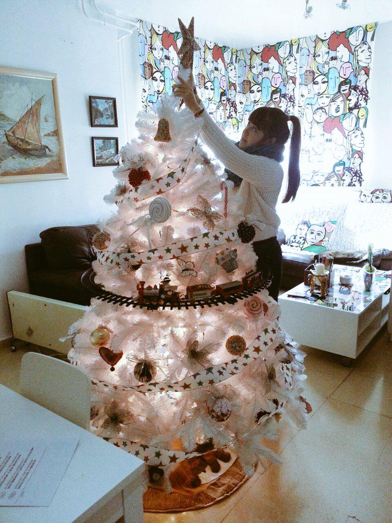 marta95sm's tweet photo. Árbol montado :) http://t.co/ReNidvFLVV